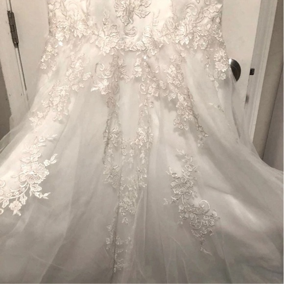 NWT David's Bridal JEWEL Illusion Halter Lace Wedding Dress in Soft White Sz. 10 - Picture 12 of 15